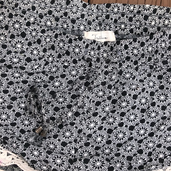 Shorts - Picture 2 of 3